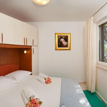 Nyaraló House Lucmar *