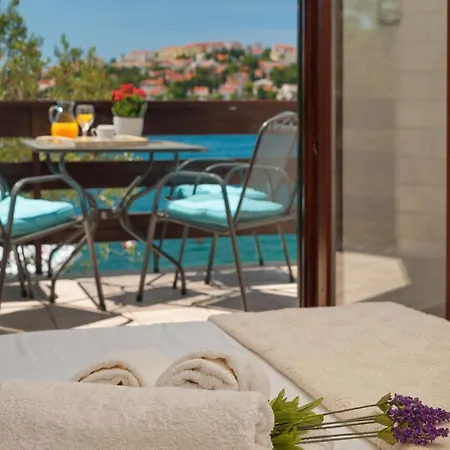 House Lucmar Nyaraló Podglavica