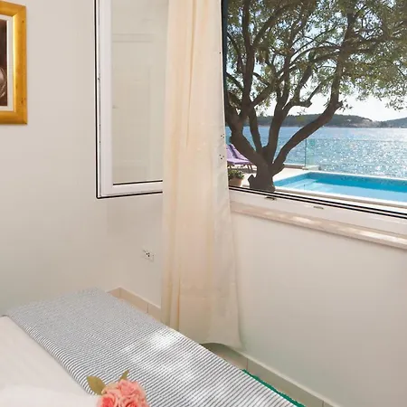 House Lucmar Nyaraló Podglavica