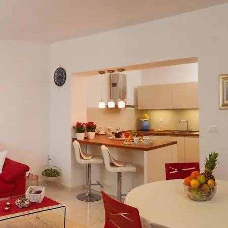 House Lucmar * Podglavica