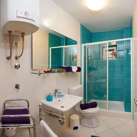 House Lucmar Nyaraló Podglavica