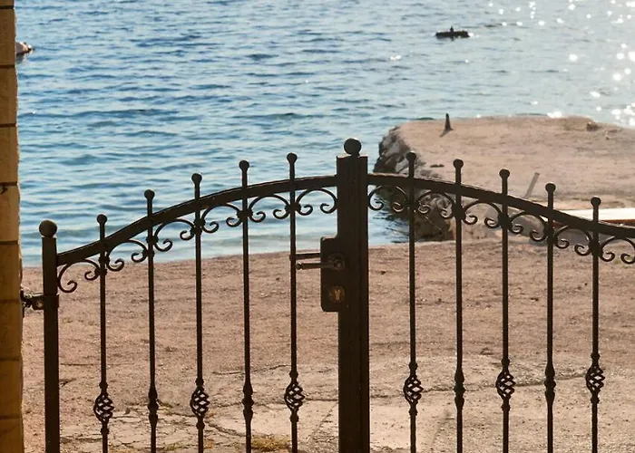 House Lucmar * Podglavica