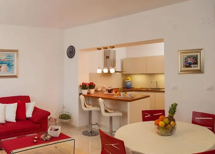 House Lucmar * Podglavica